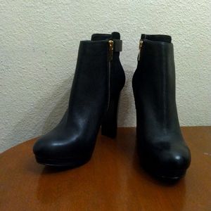 Michael Michael Kors "Cidney" bootie size 9.5